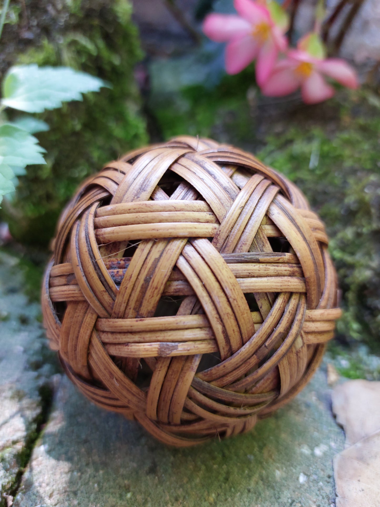 Lot de 2 boules en rotin