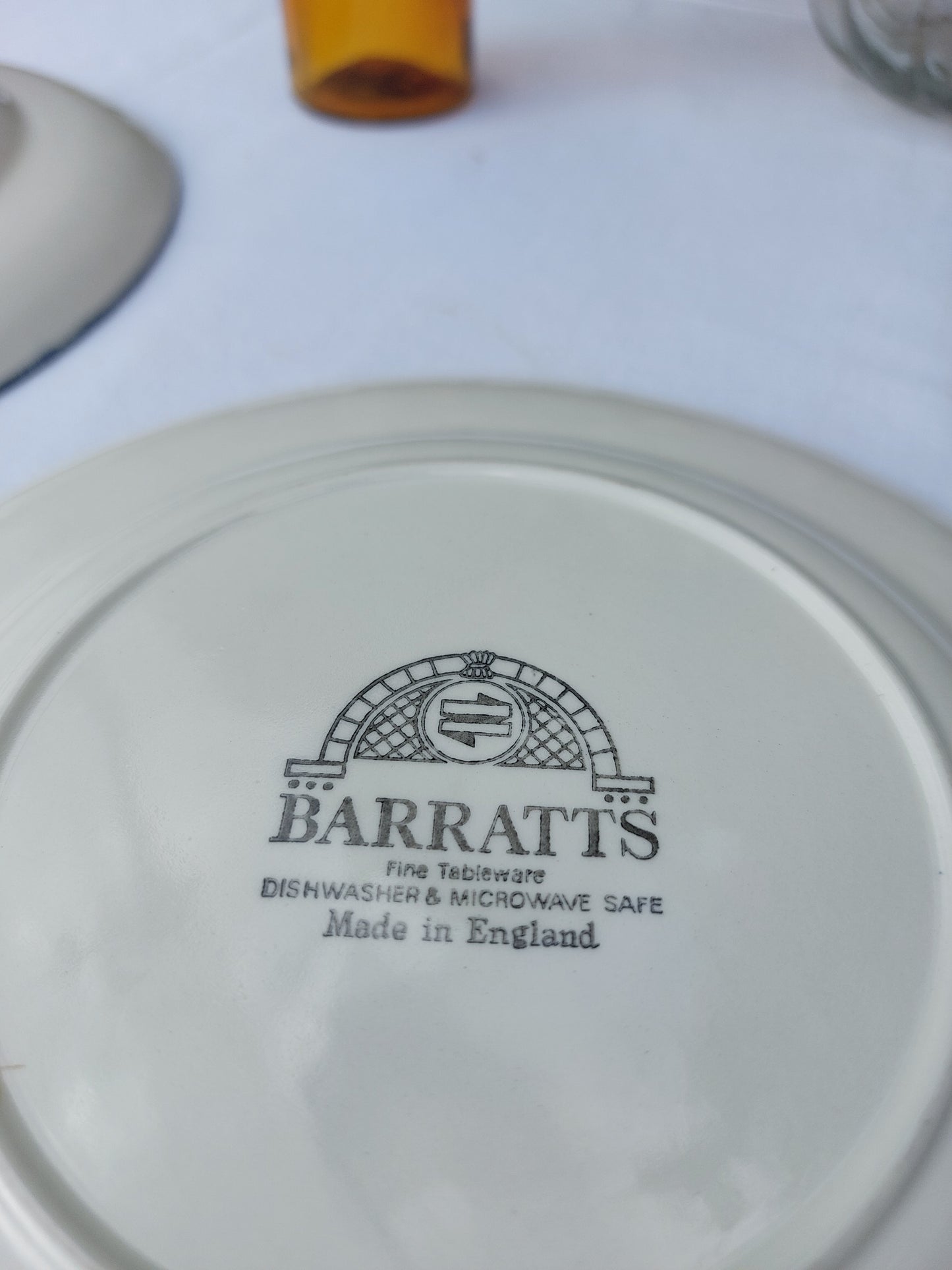 Lot de 3 assiettes à dessert "BARRATTS England"