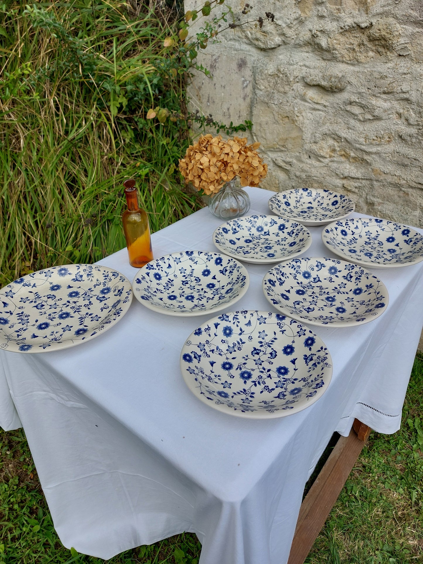 Lot de 6 assiettes creuses et 1 assiette plate décor "fleur bleu"