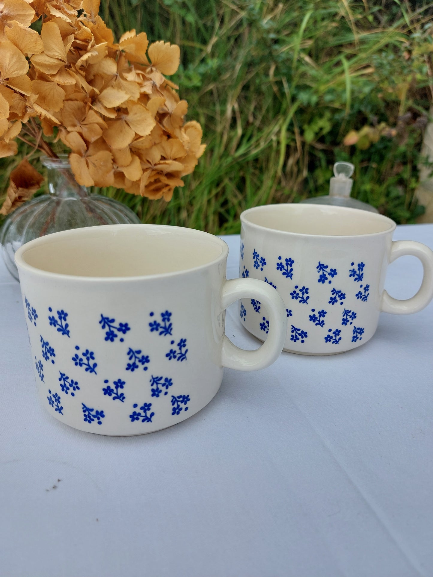 Lot de 2 mugs motif fleur bleue