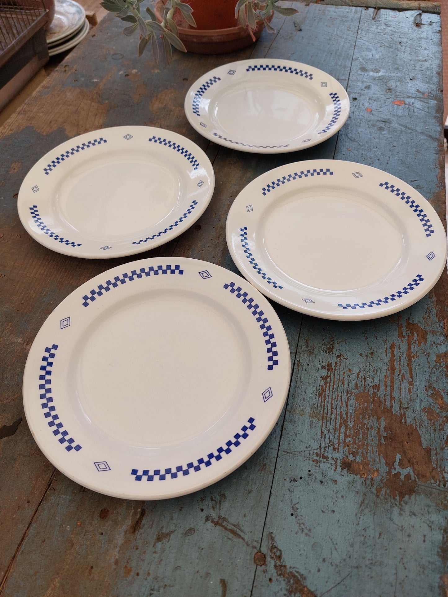 Lot de 4 assiettes à dessert "Lustucru"