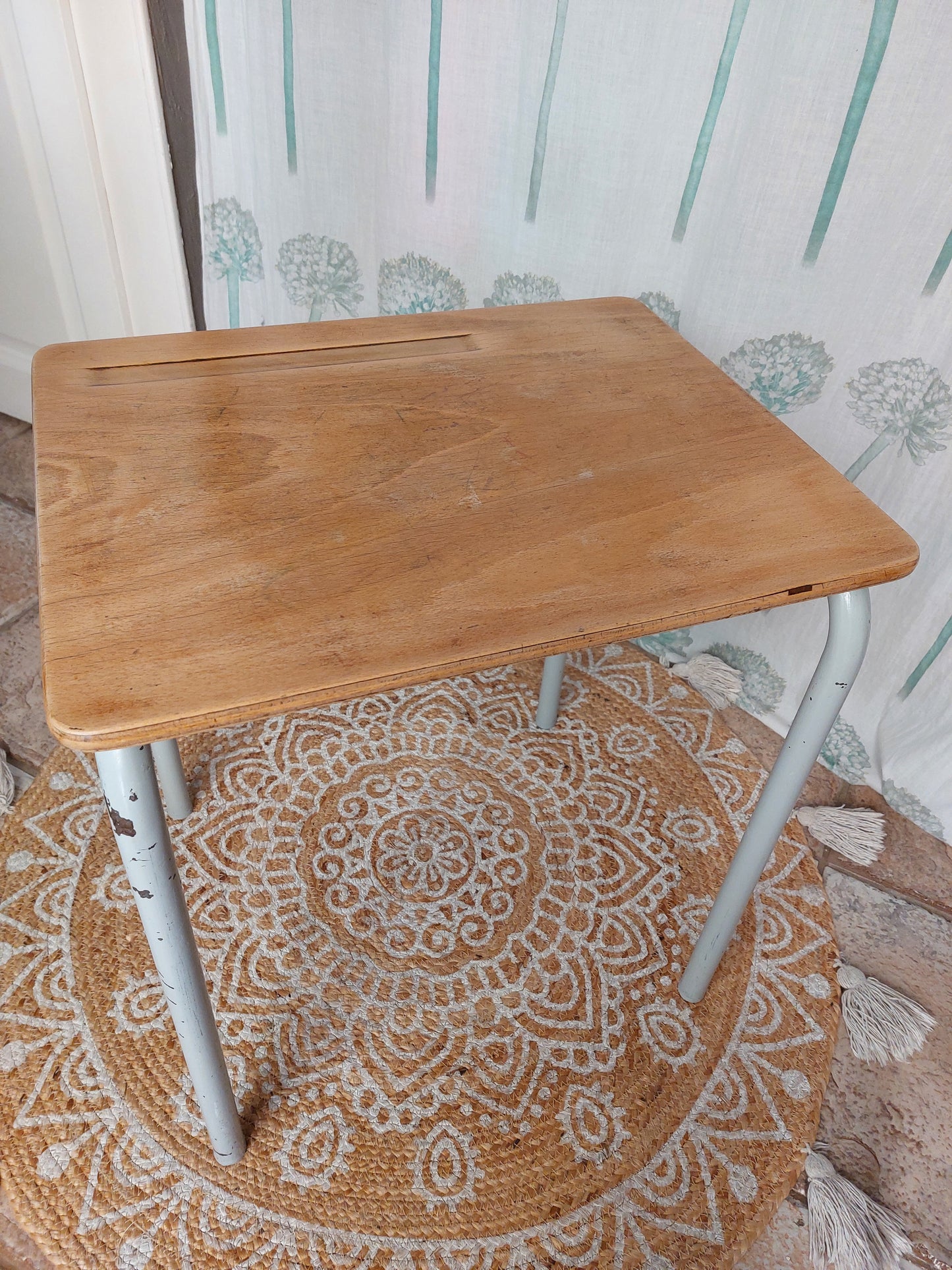 Bureau d'écolier et sa chaise