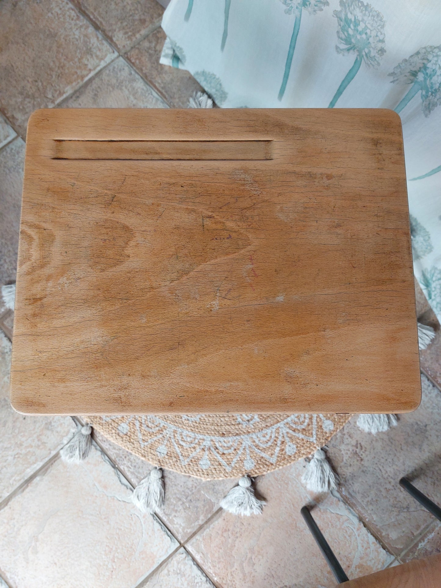 Bureau d'écolier et sa chaise
