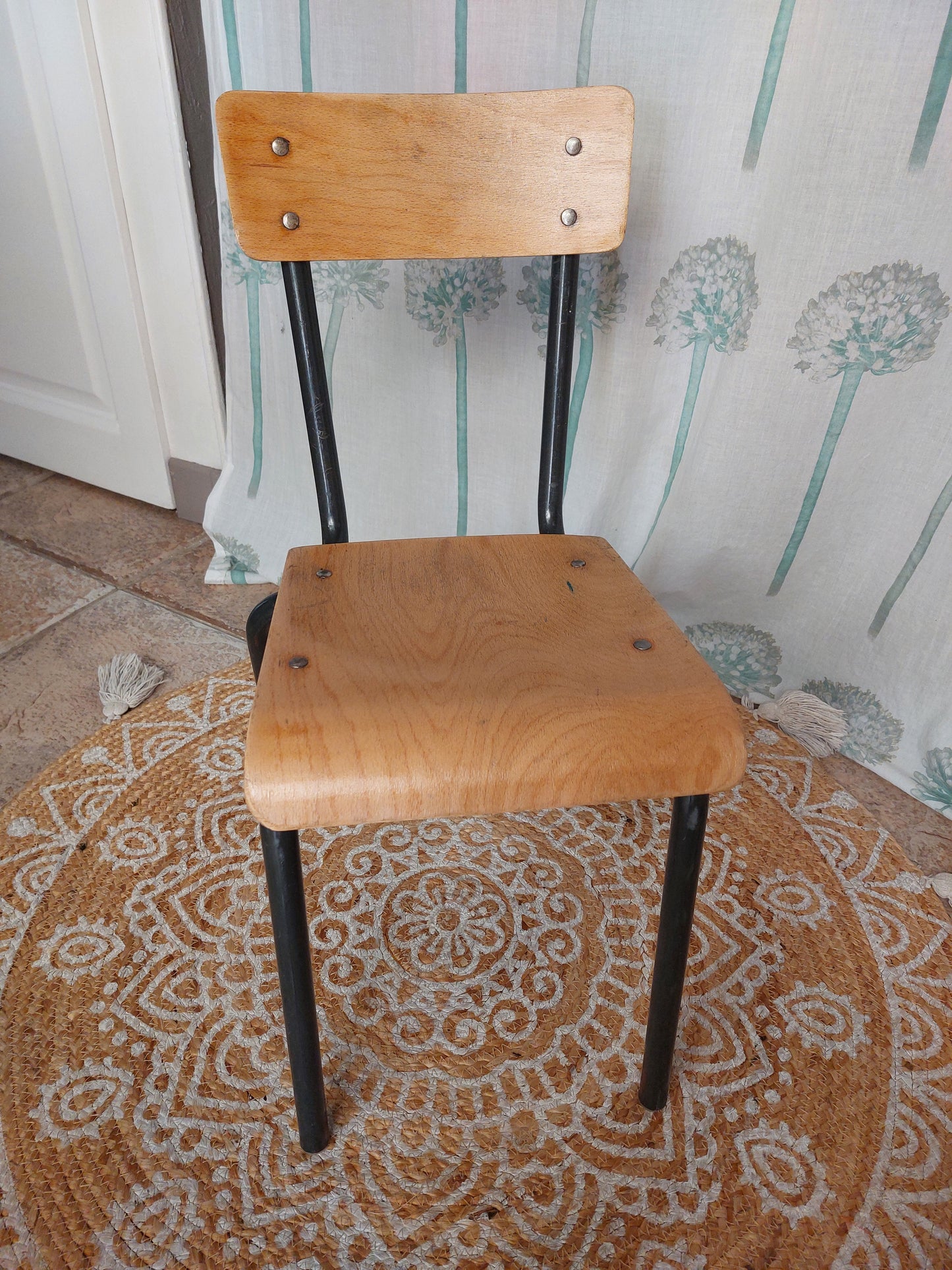 Bureau d'écolier et sa chaise
