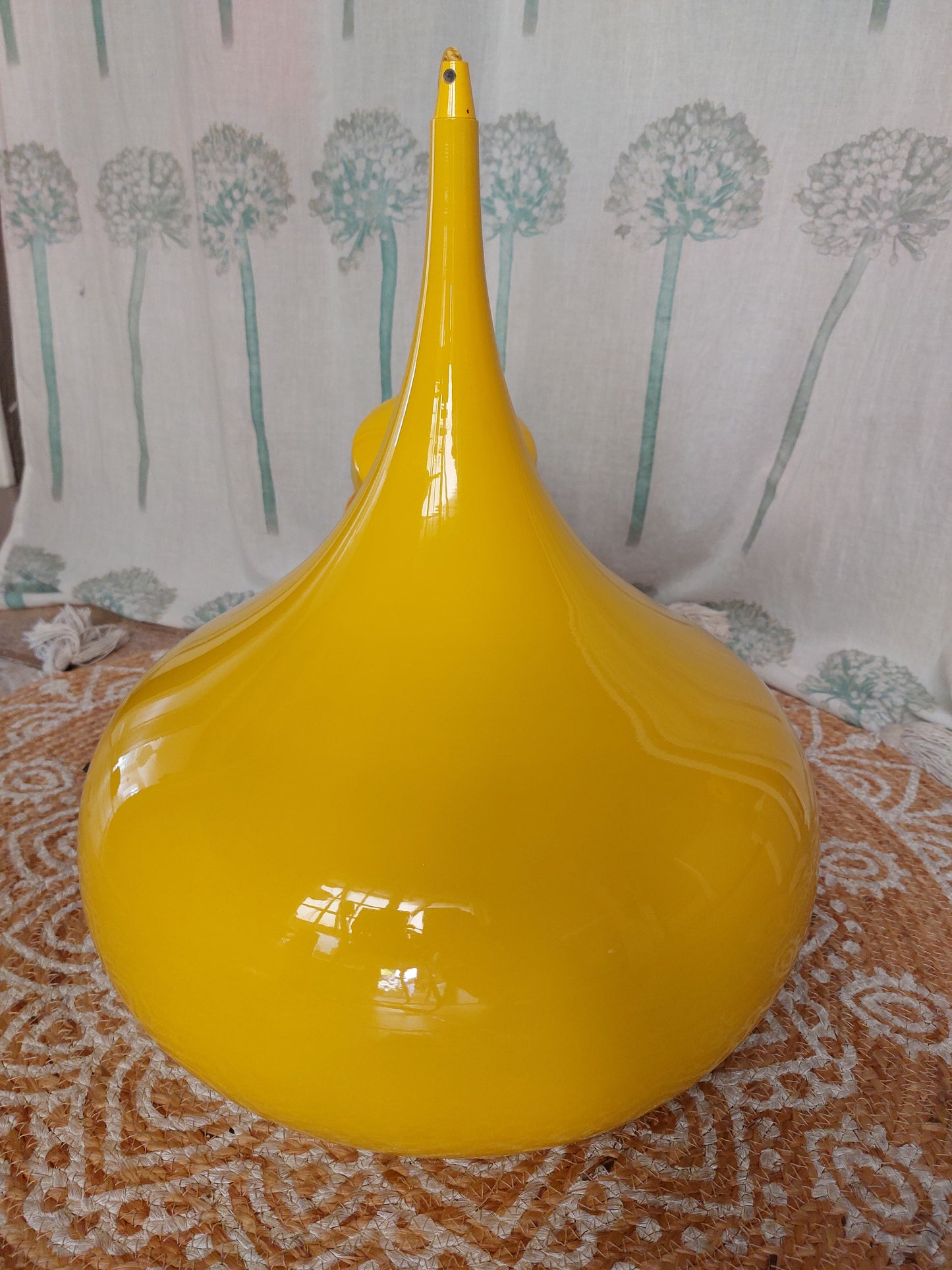 Suspension en métal jaune