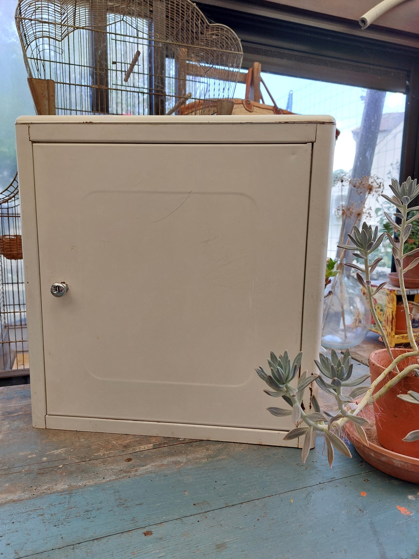 Armoire à pharmacie