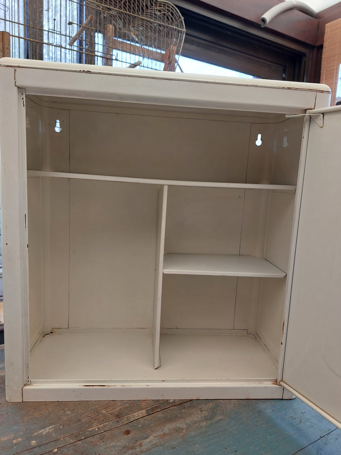 Armoire à pharmacie