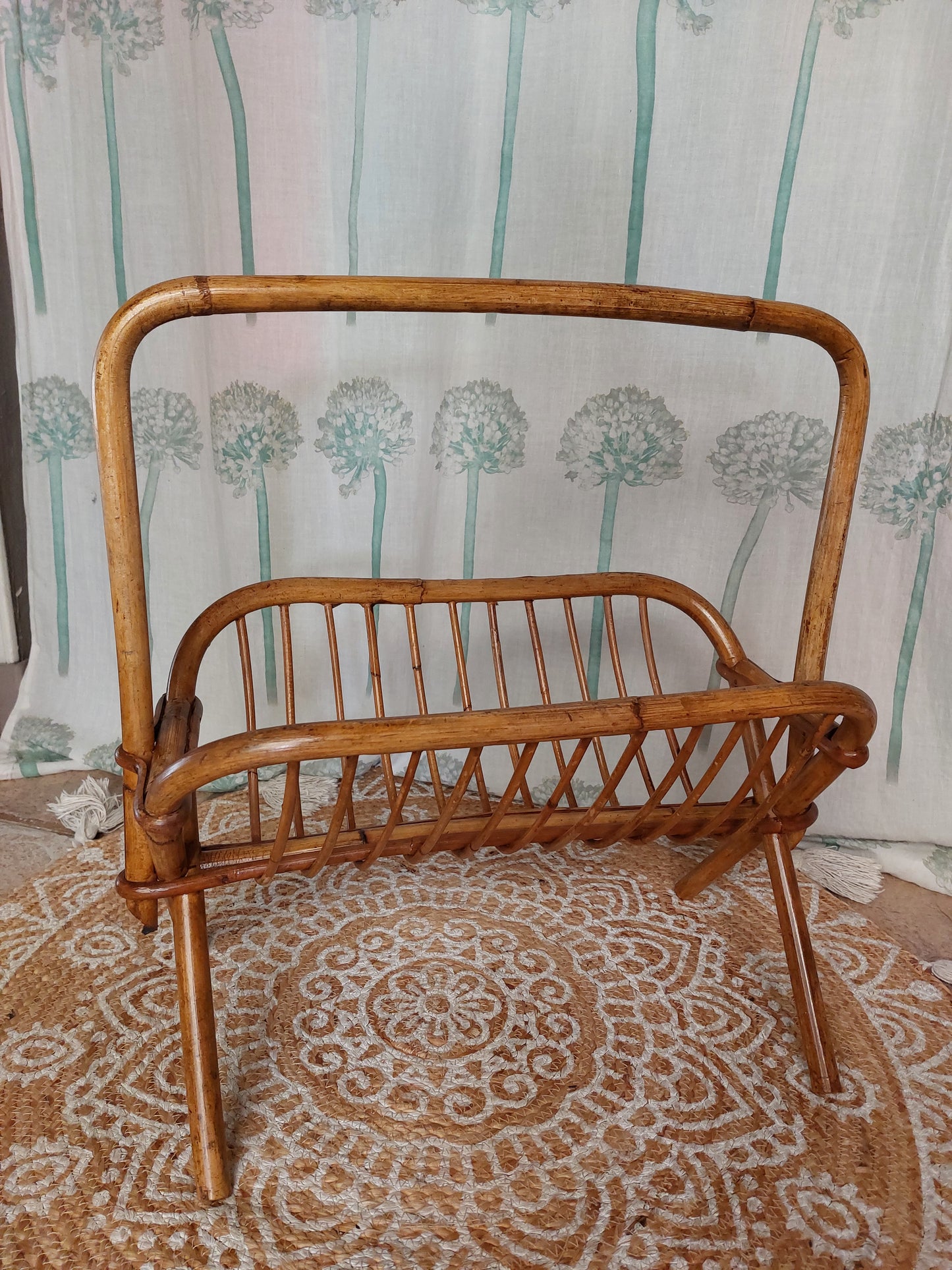 Porte revue rotin