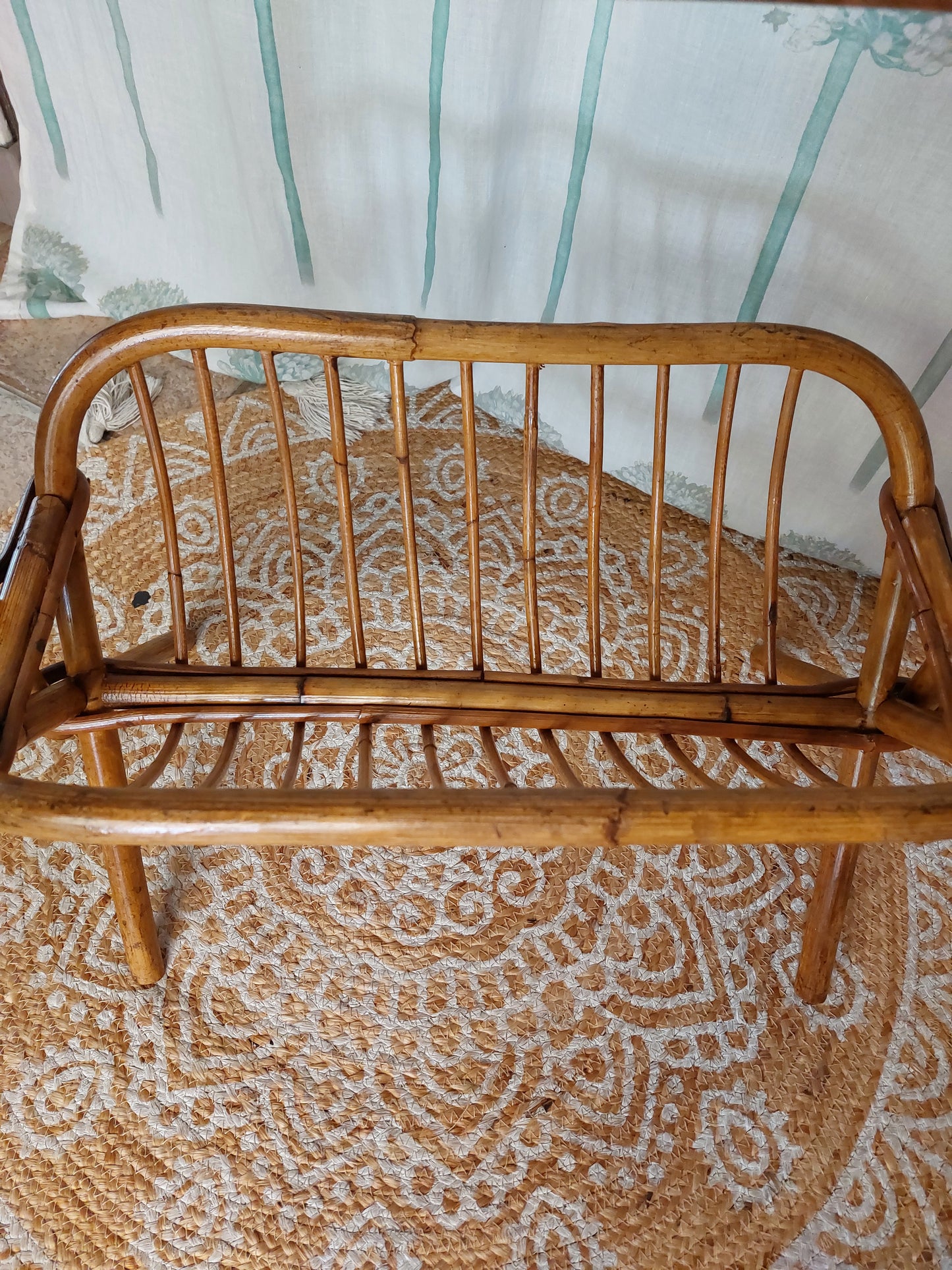 Porte revue rotin