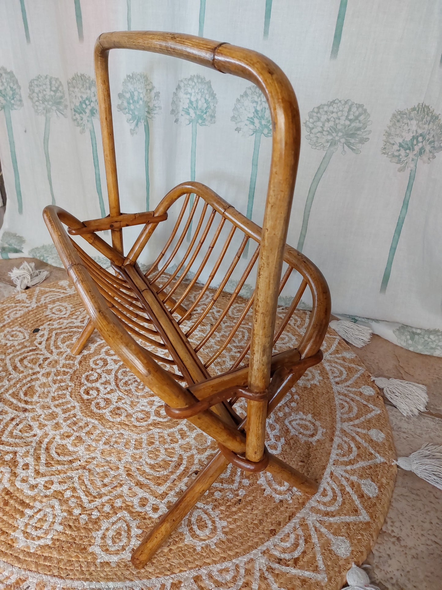 Porte revue rotin