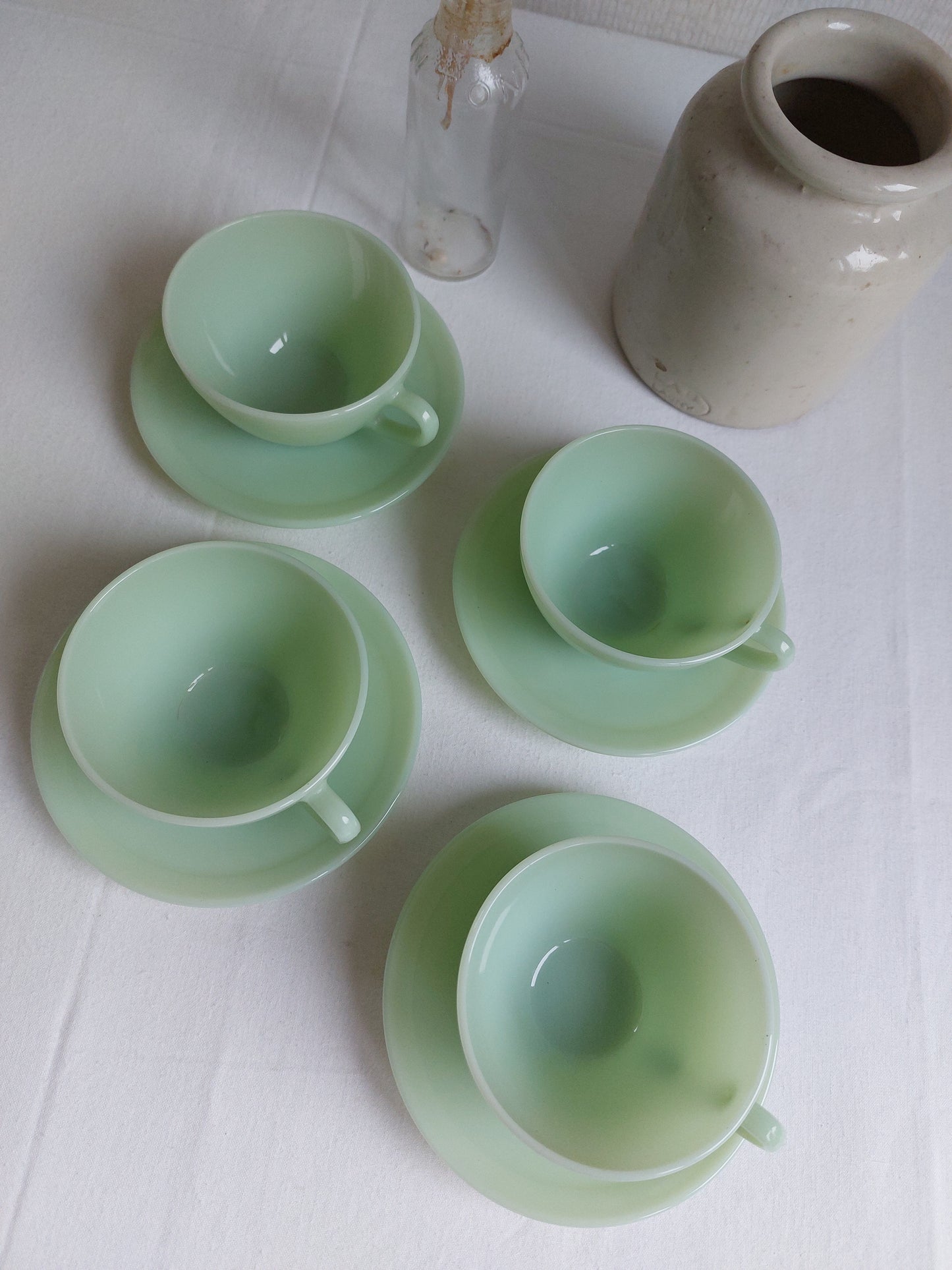 Lot de 4 tasses à café opaline