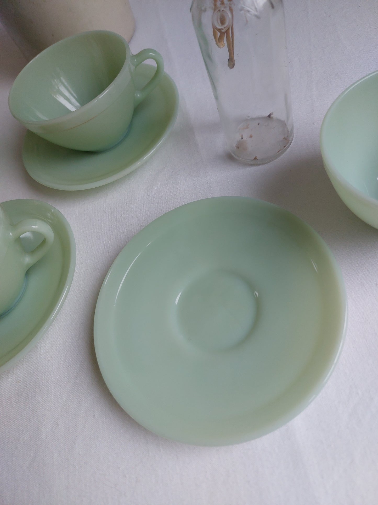 Lot de 4 tasses à café opaline