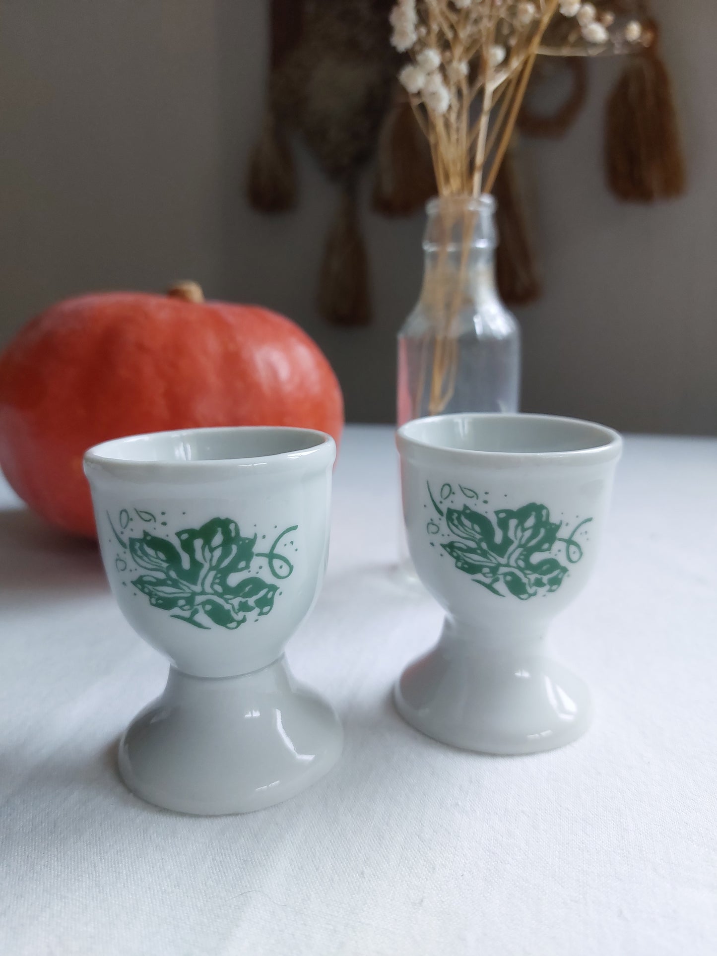 Paire de coquetiers de porcelaine