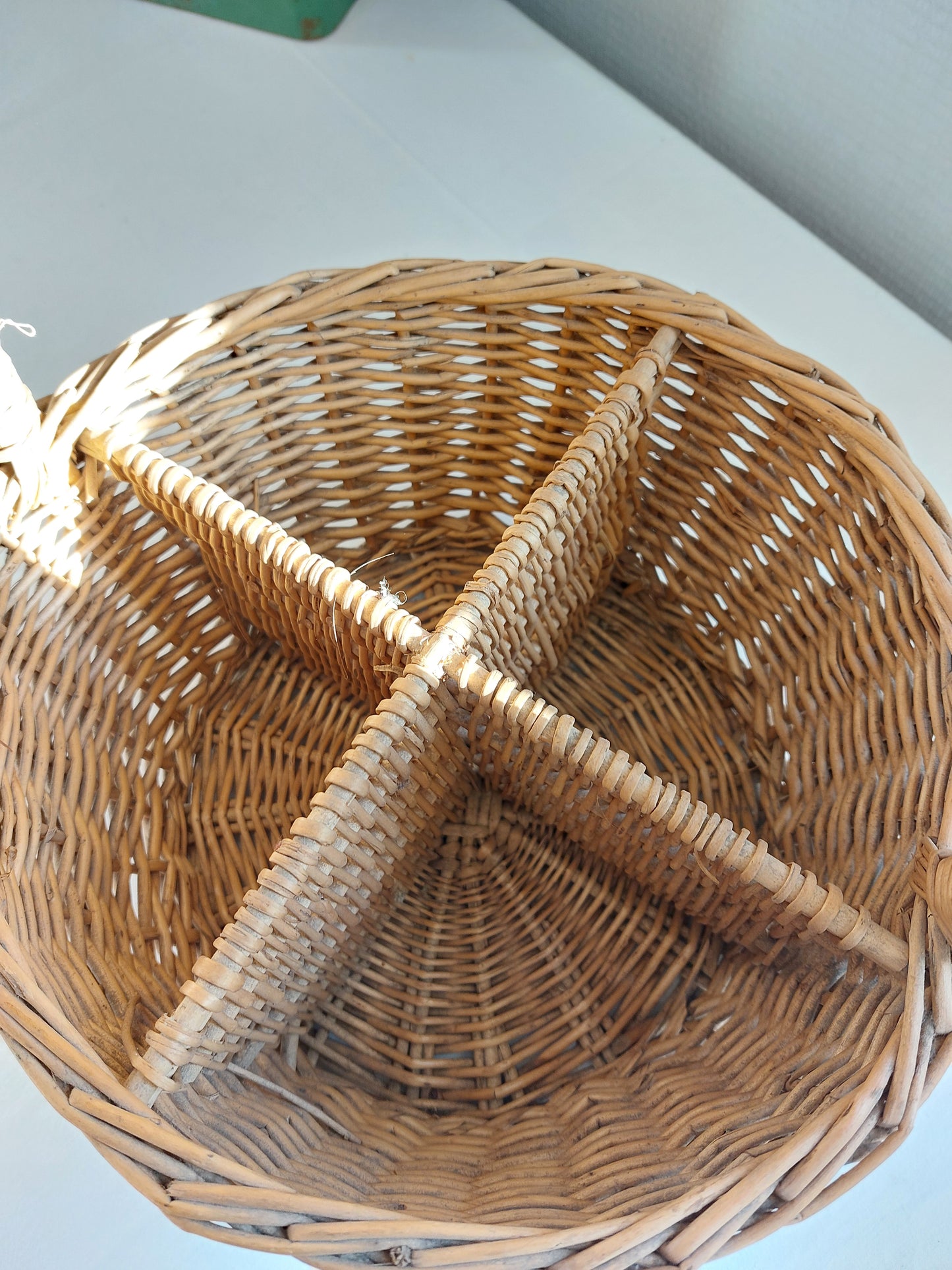 Panier à bouteilles en osier