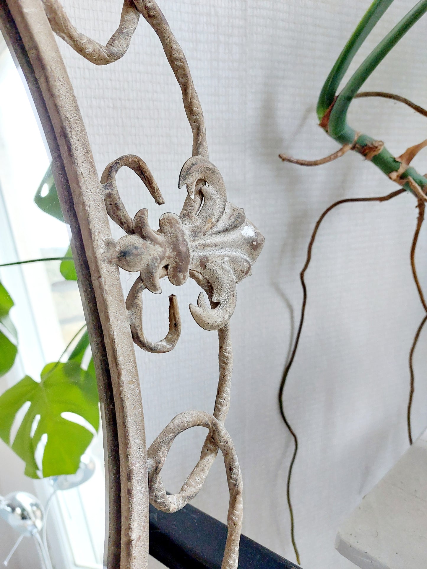 Miroir mural "Fleur de lys"