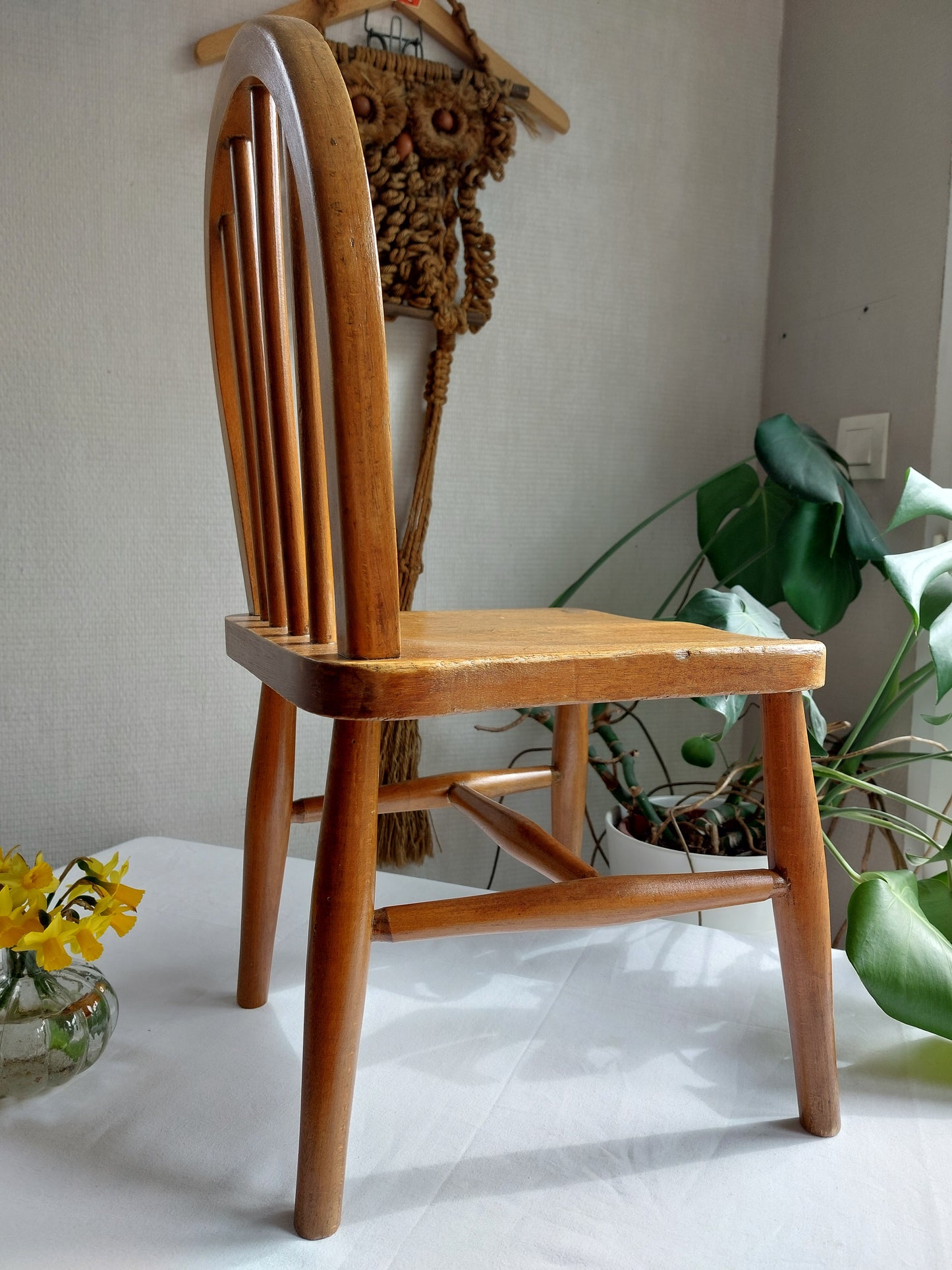 Chaise enfant à barreaux style Windsor