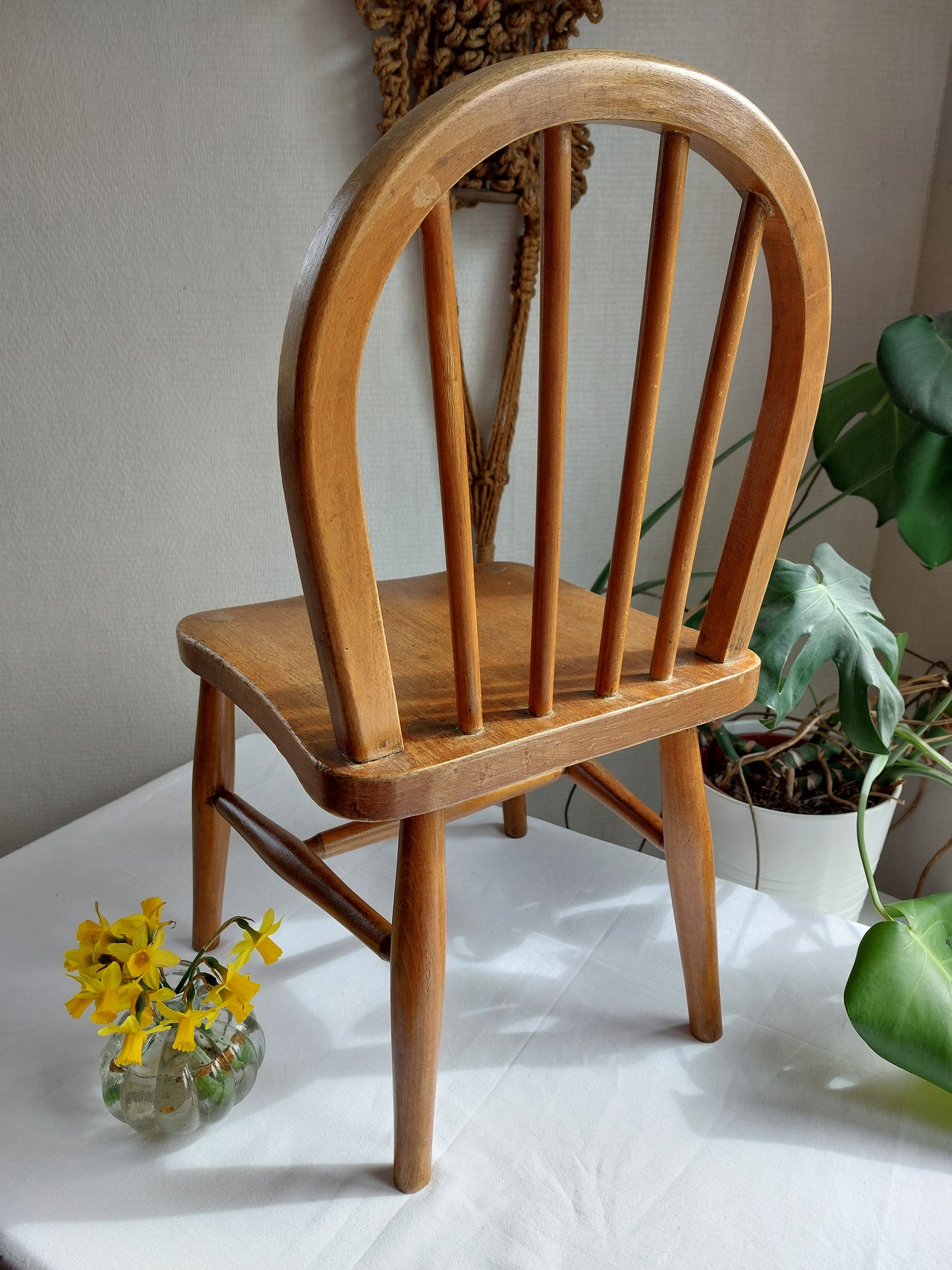 Chaise enfant à barreaux style Windsor