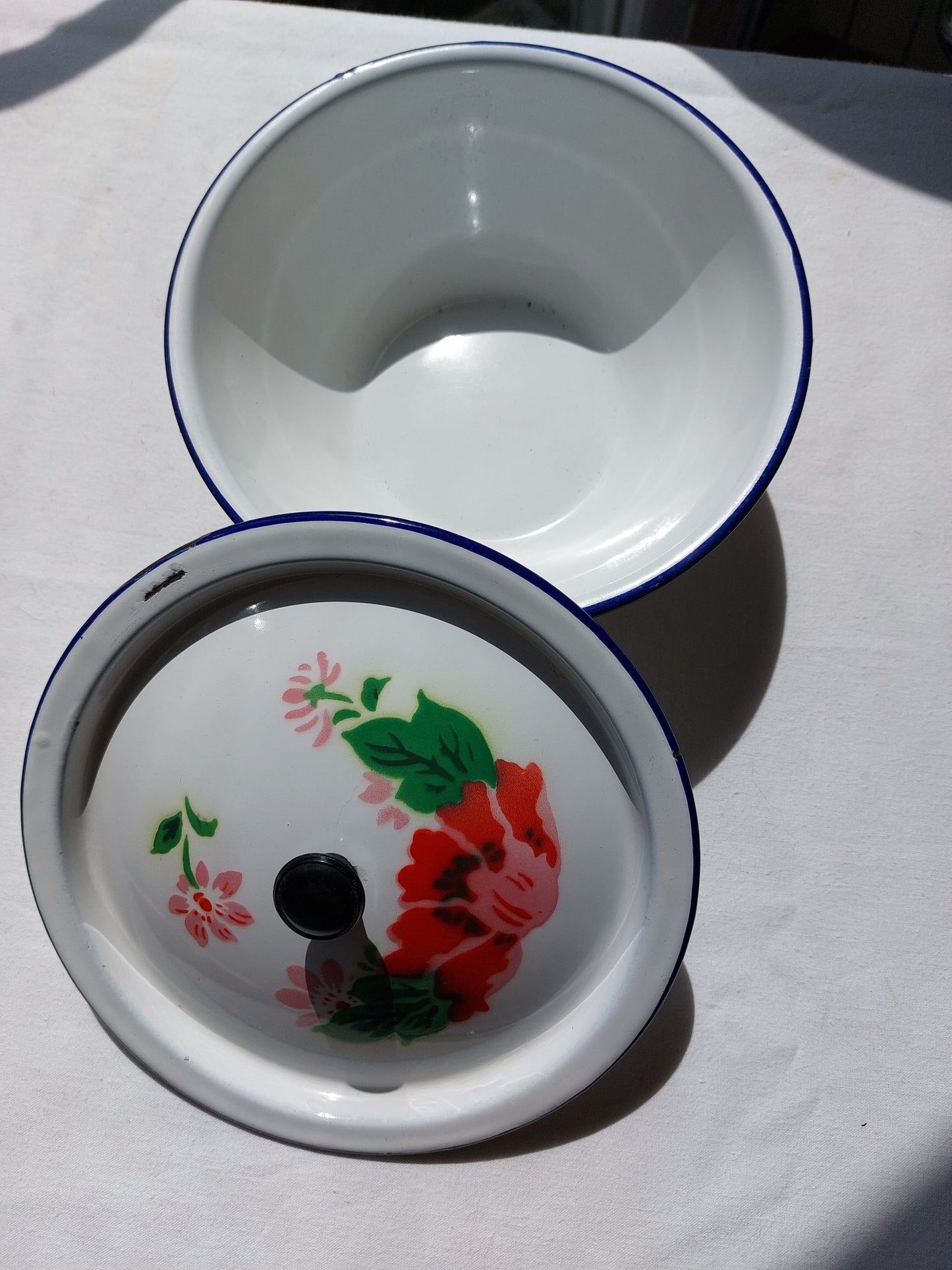 Petite cocotte en tôle émaillée