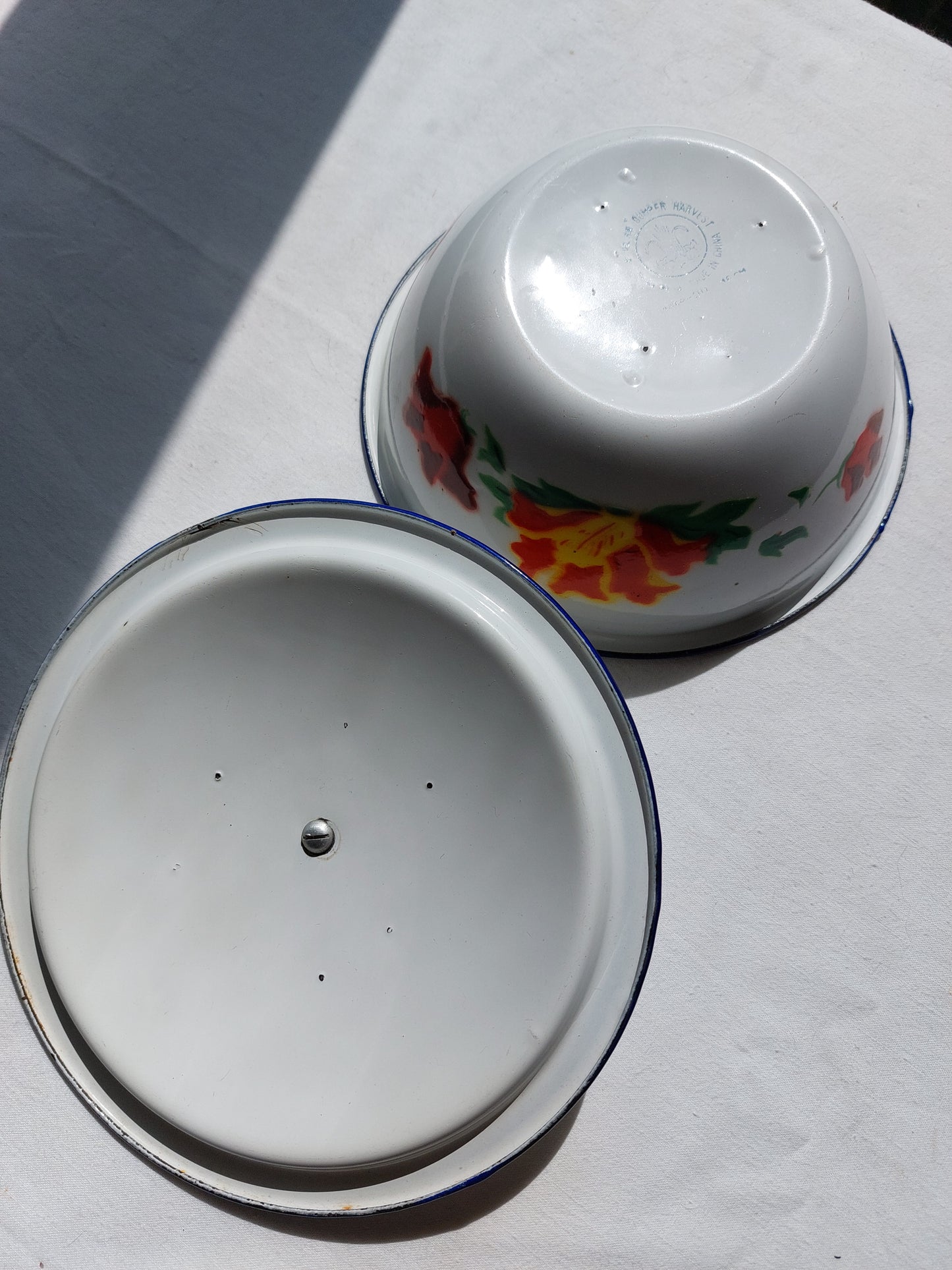 Petite cocotte en tôle émaillée