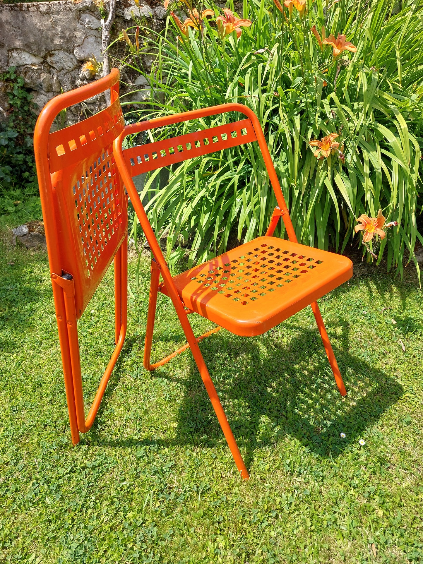 Paire de chaises pliantes vintage orange - Plichaise par Souvignet 1960