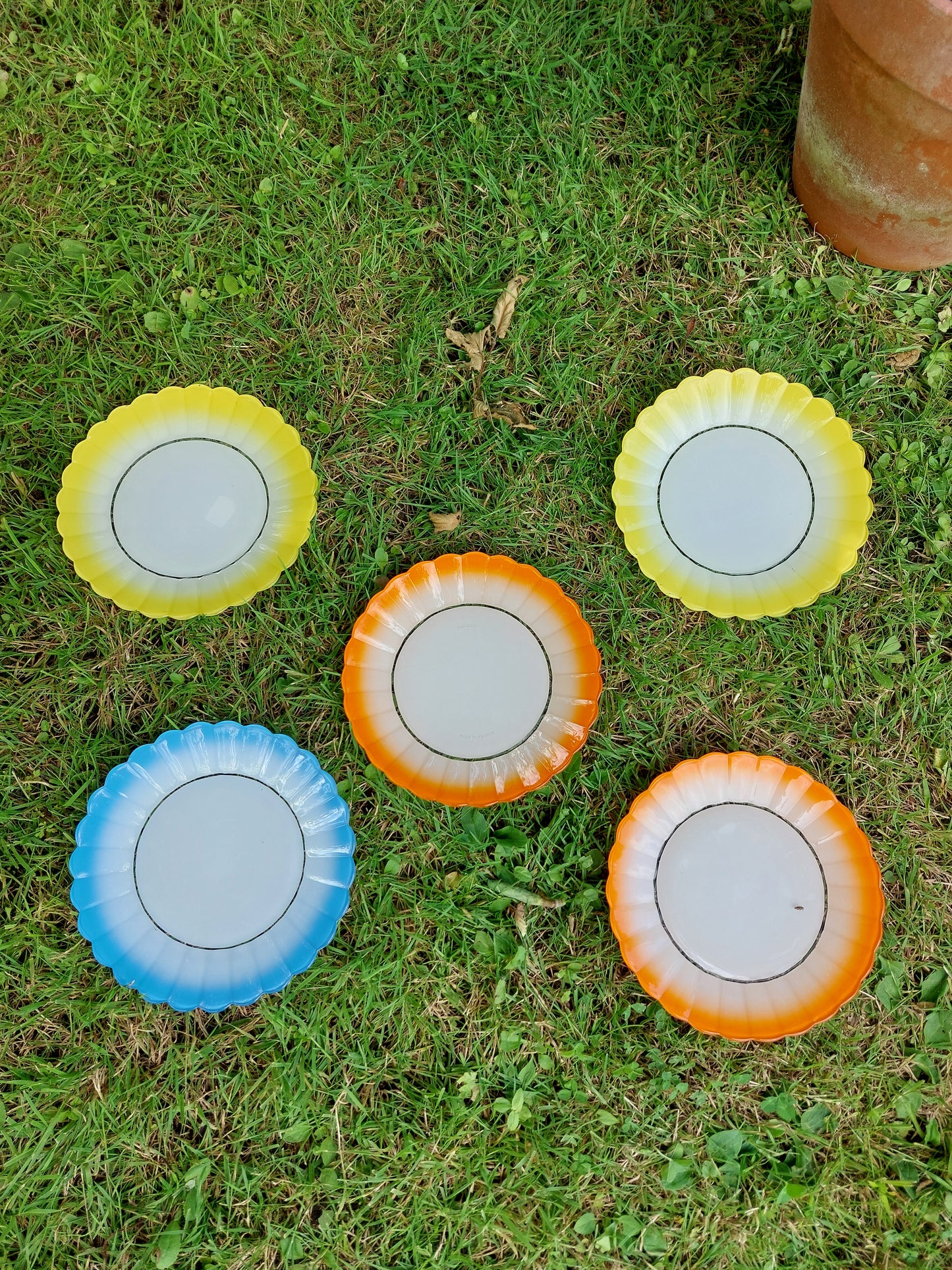 Lot de 5 assiettes à dessert vintage de DURALEX modèle "Soleil"