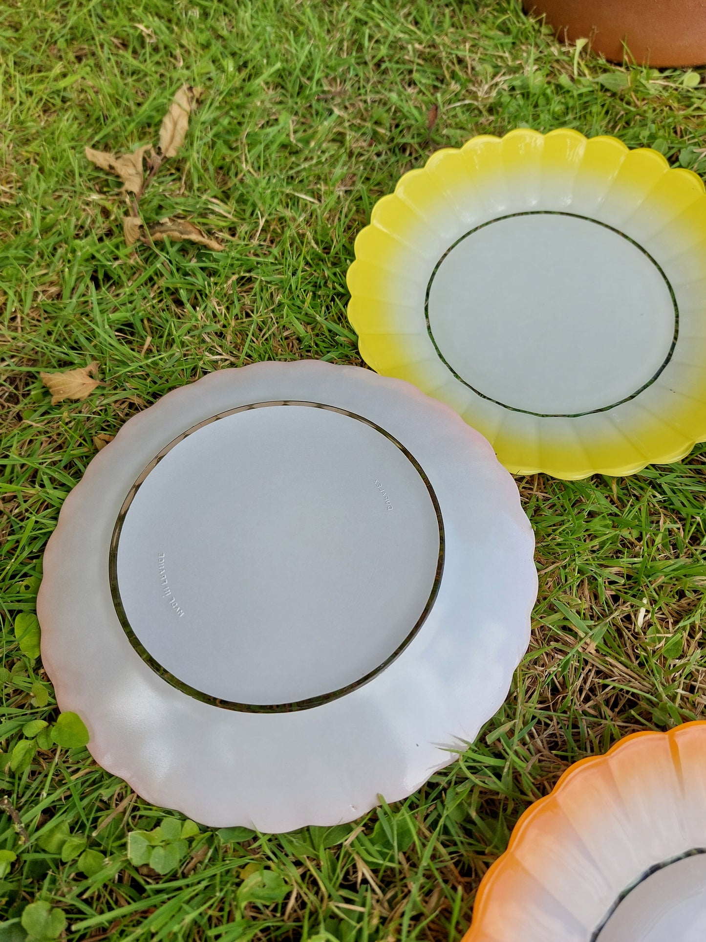 Lot de 5 assiettes à dessert vintage de DURALEX modèle "Soleil"