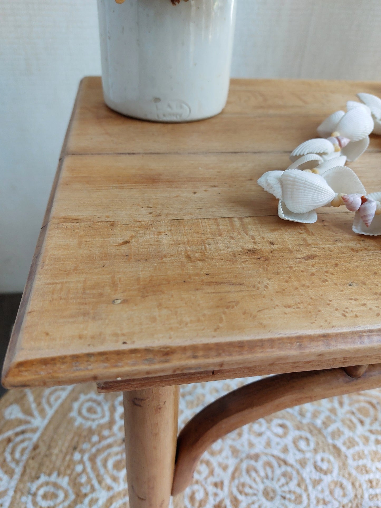 Petite table ancienne en bois tourné XXème