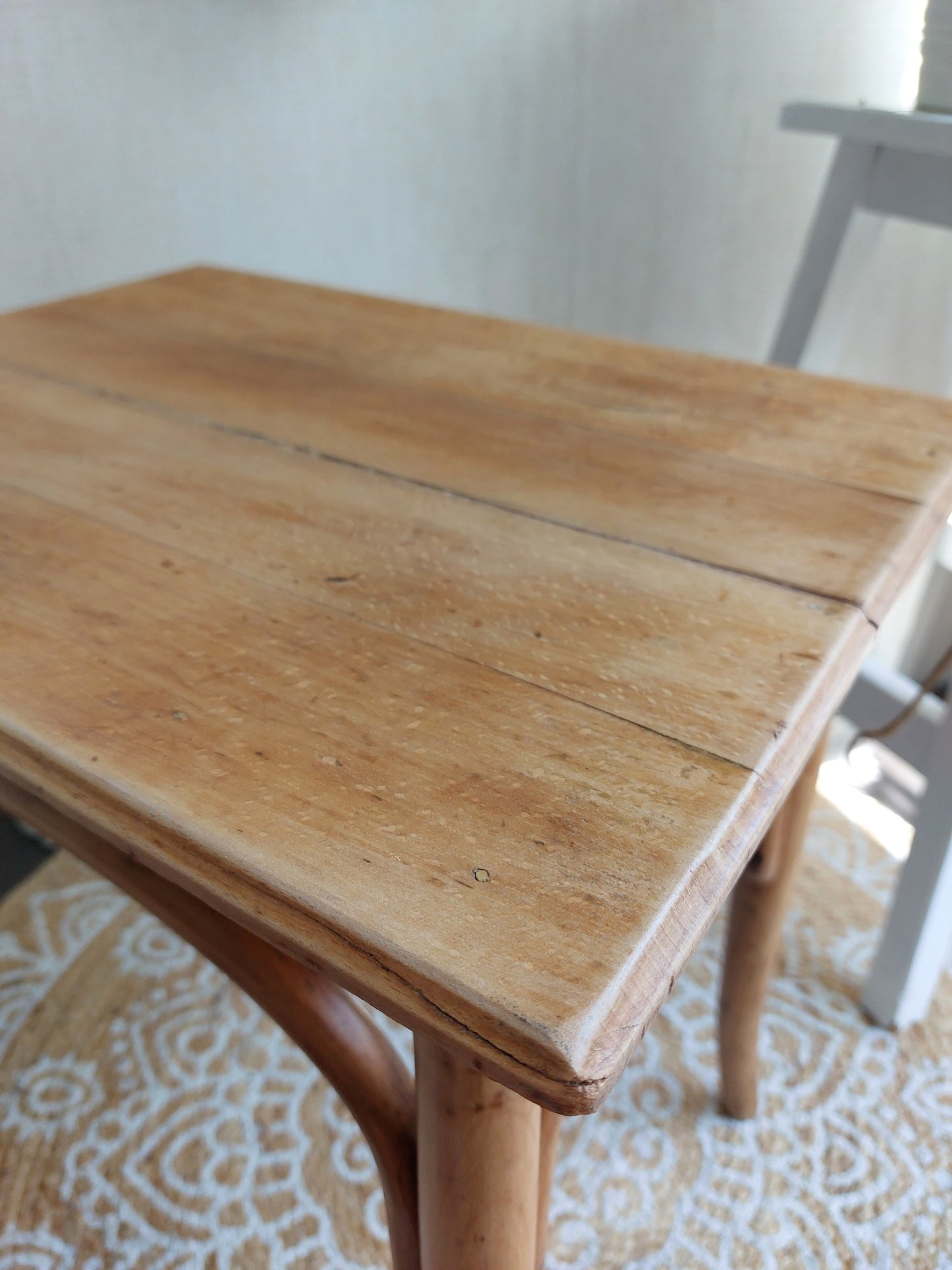 Petite table ancienne en bois tourné XXème