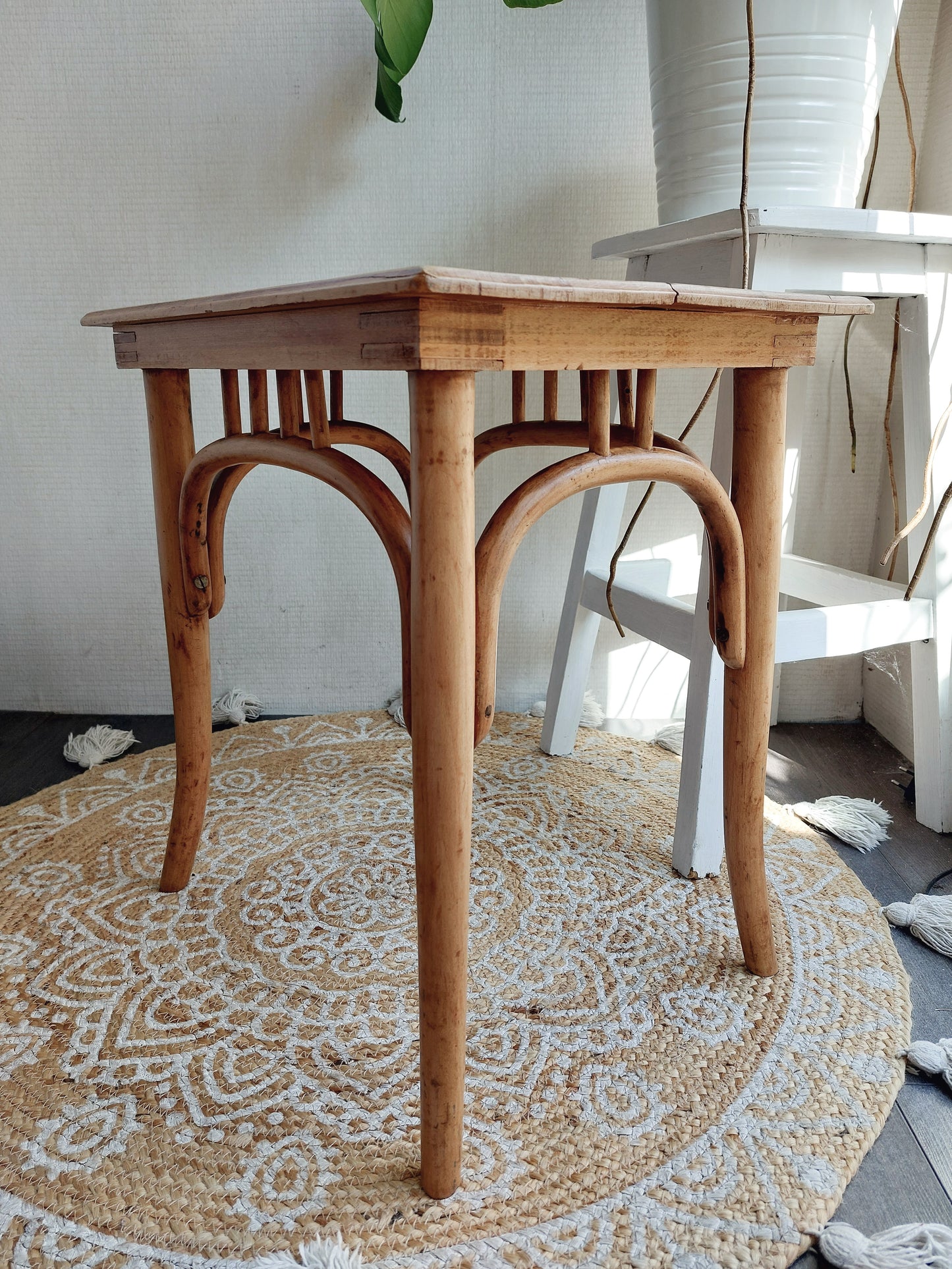 Petite table ancienne en bois tourné XXème