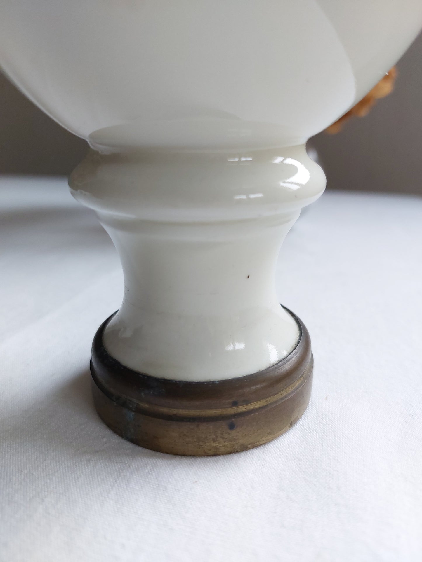 Boule d'escalier en porcelaine