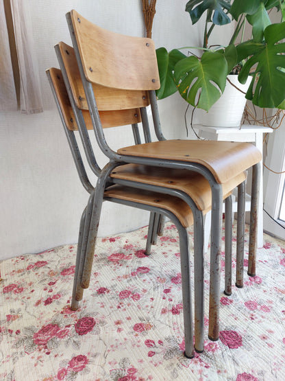 Lot de 3 grandes chaises d'écolier vintage en bois et métal