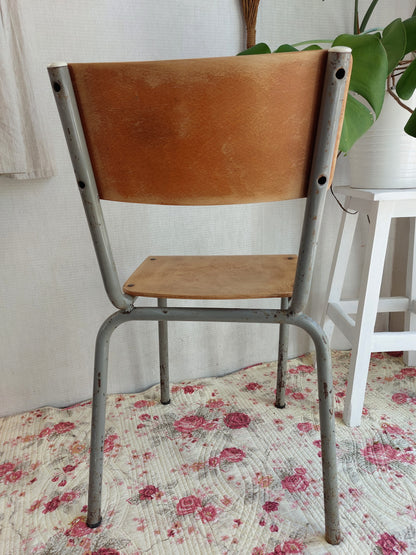 Lot de 3 grandes chaises d'écolier vintage en bois et métal