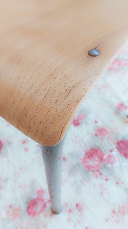 Lot de 3 grandes chaises d'écolier vintage en bois et métal