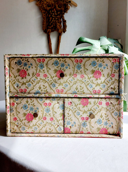 Ancienne boîte de mercerie