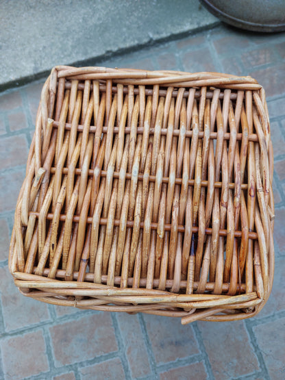 Corbeille carrée en poelet naturel