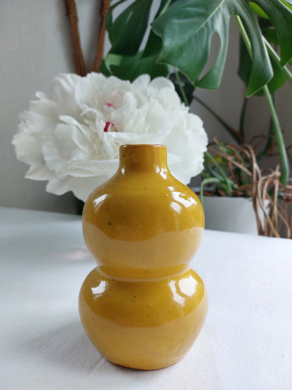 Petit vase en terre cuite