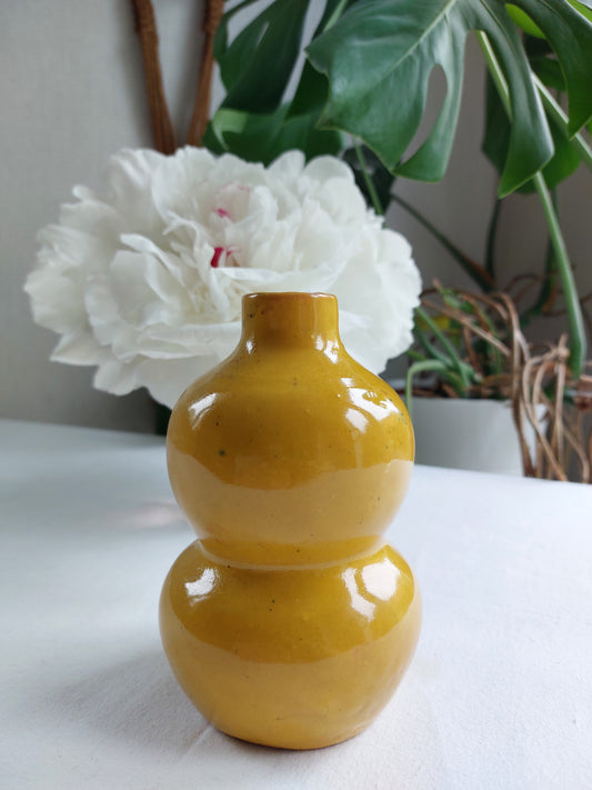 Petit vase en terre cuite