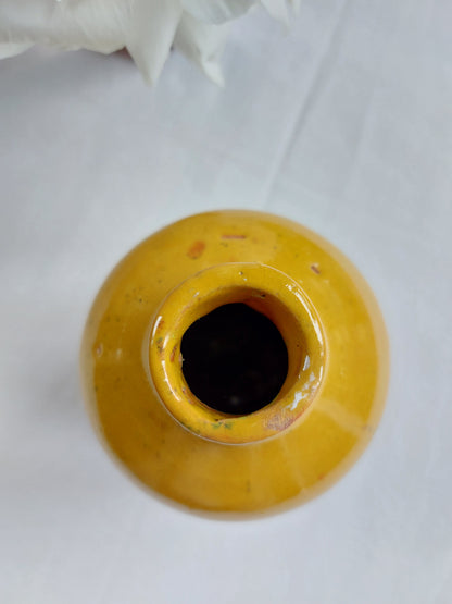 Petit vase en terre cuite