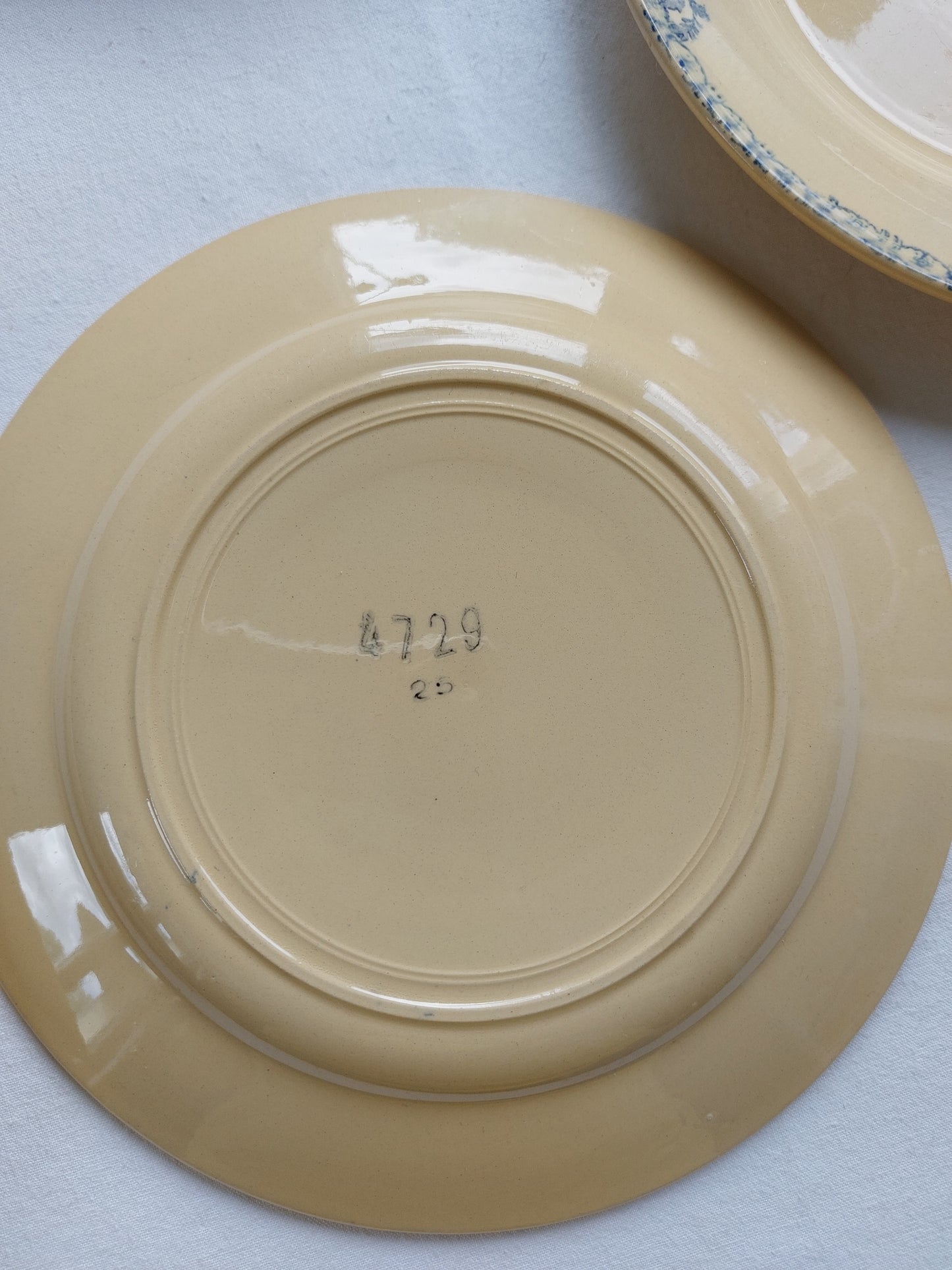 Lot de 8 assiettes à dessert anciennes Saint Amand modèle 4729