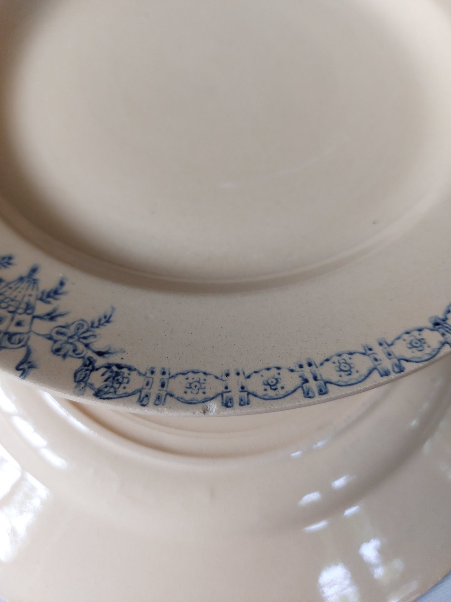 Lot de 8 assiettes à dessert anciennes Saint Amand modèle 4729