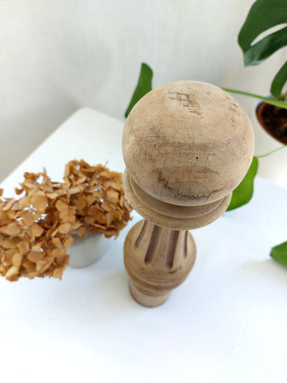 Objet de curiosité - Colonne en bois tourné Modèle 3