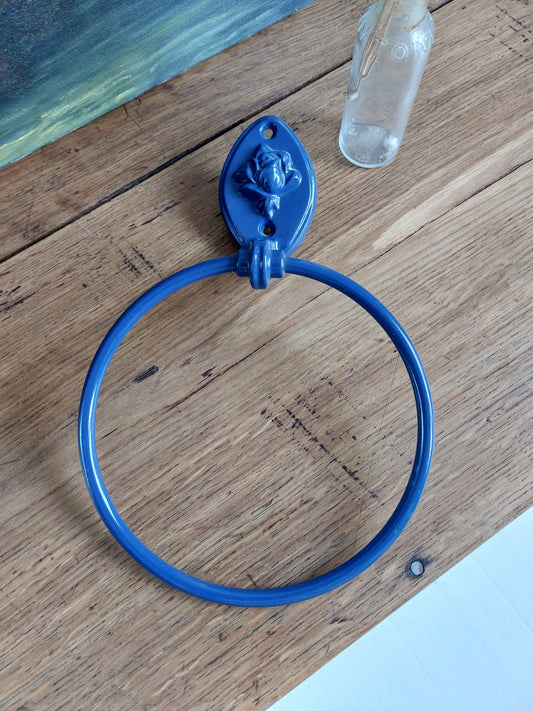 Porte serviette ancien en fonte émaillé