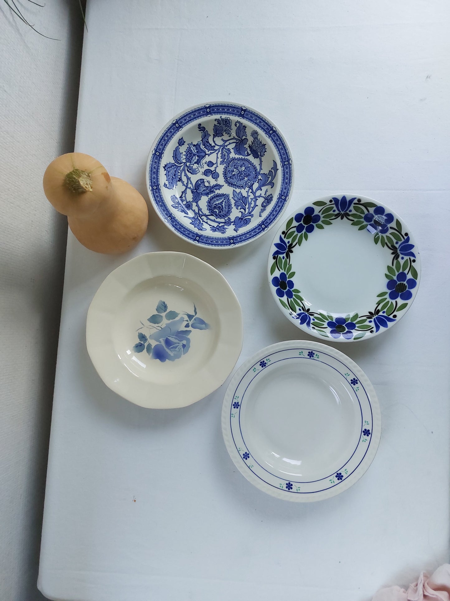 Lot de 4 assiettes creuses dépareillées à petit prix