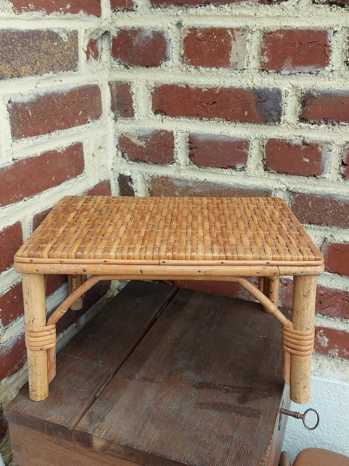 Tabouret ancien en bambou et rotin