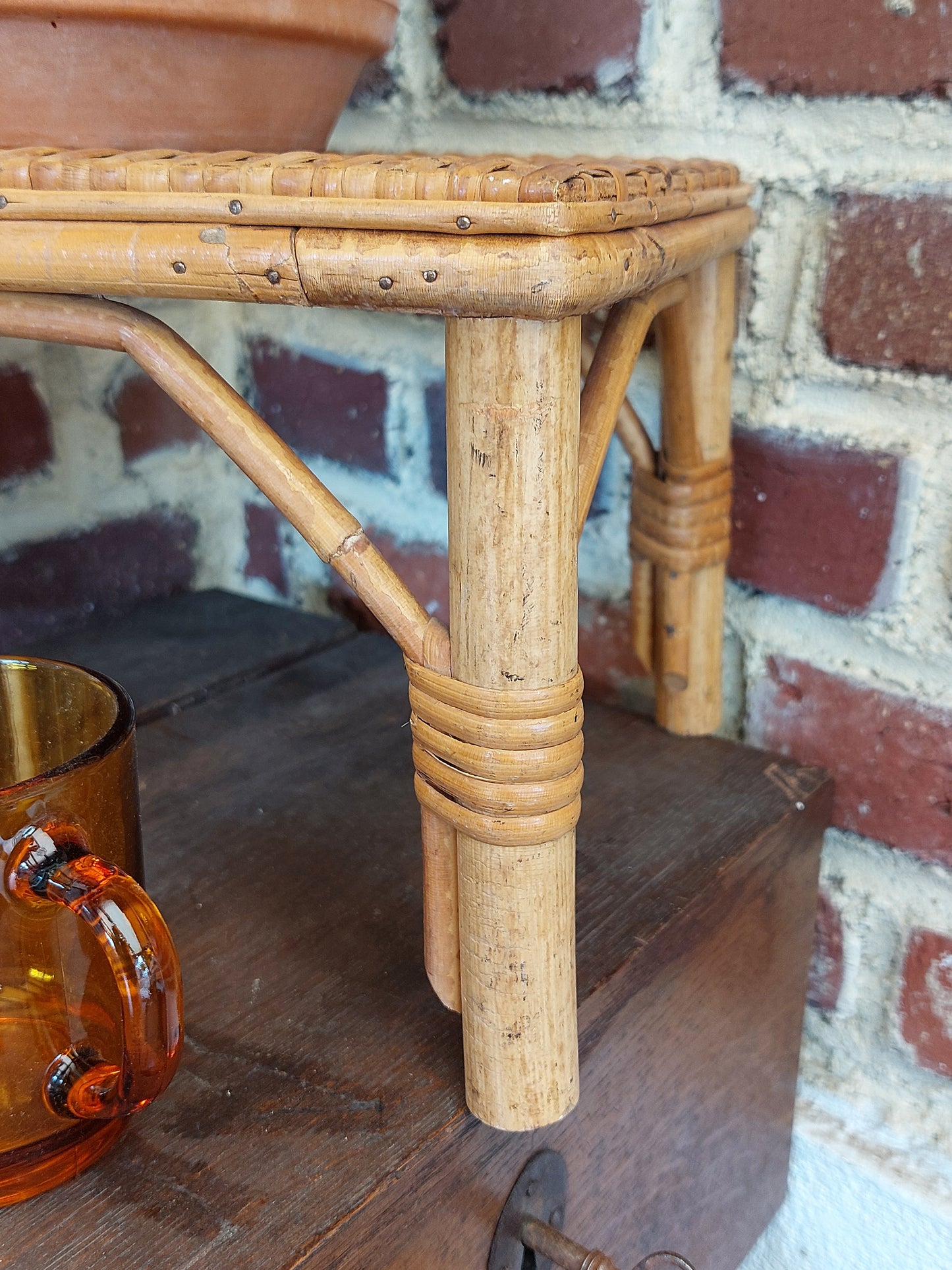 Tabouret ancien en bambou et rotin