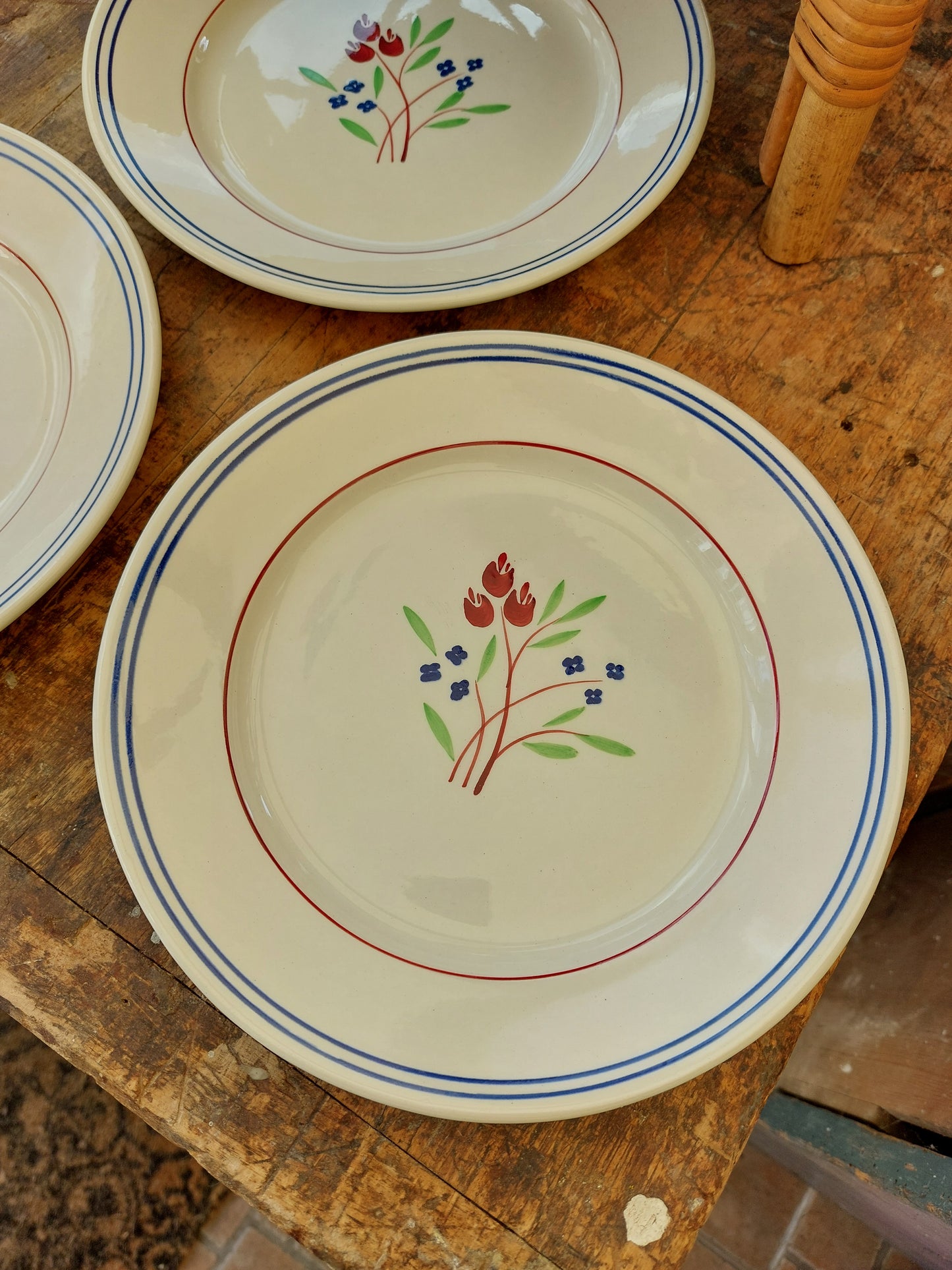 Lot de 6 assiettes plates et un compotier K&G Luneville modèle « Primevère »