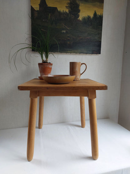 Petite table basse ancienne