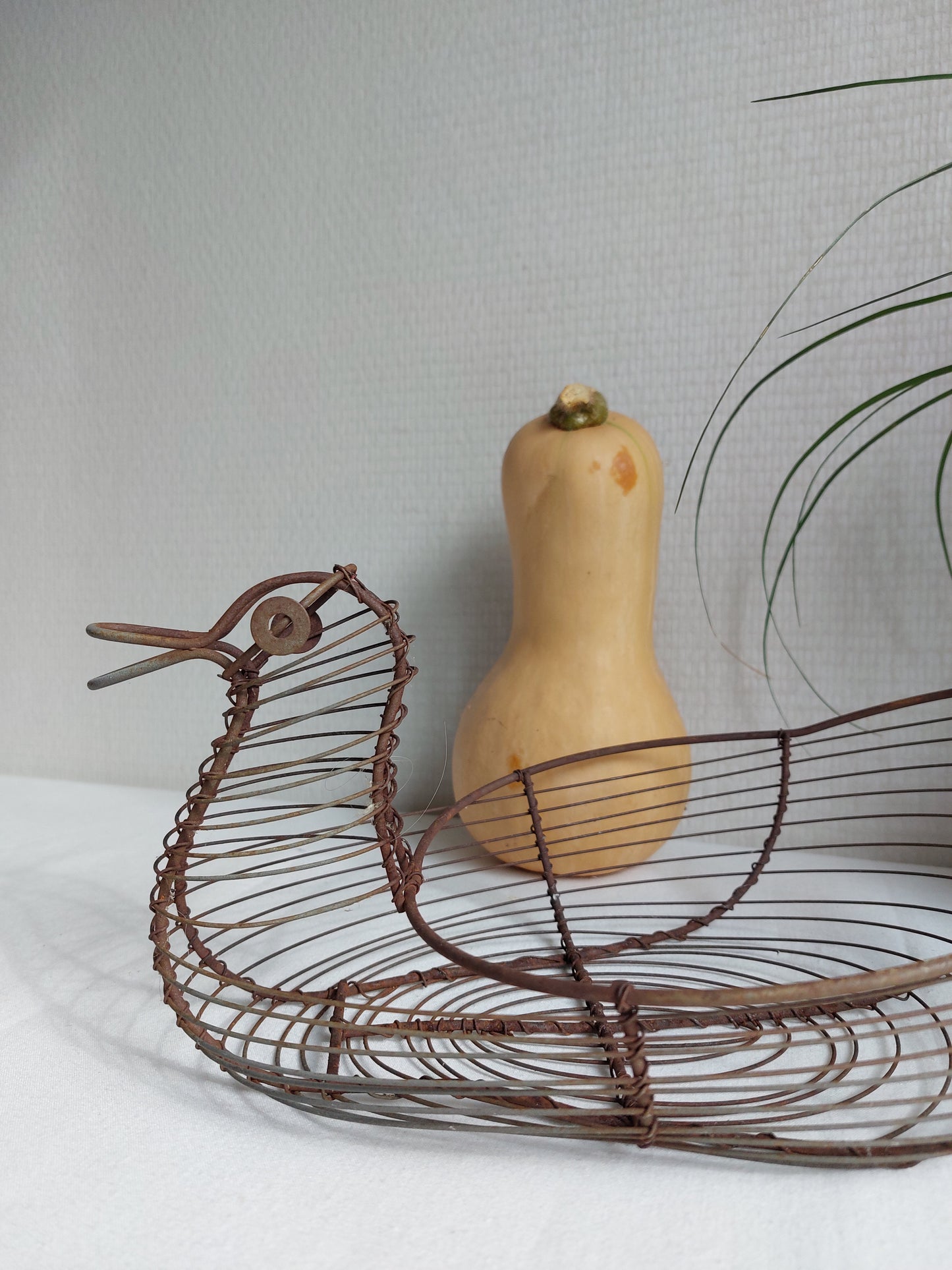 Panier ancien en fil de fer « canard »