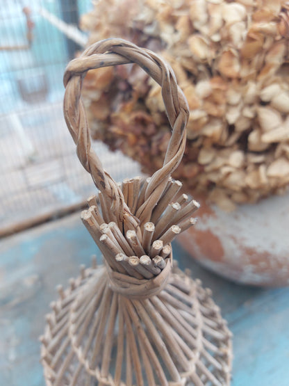 Petite cage en osier