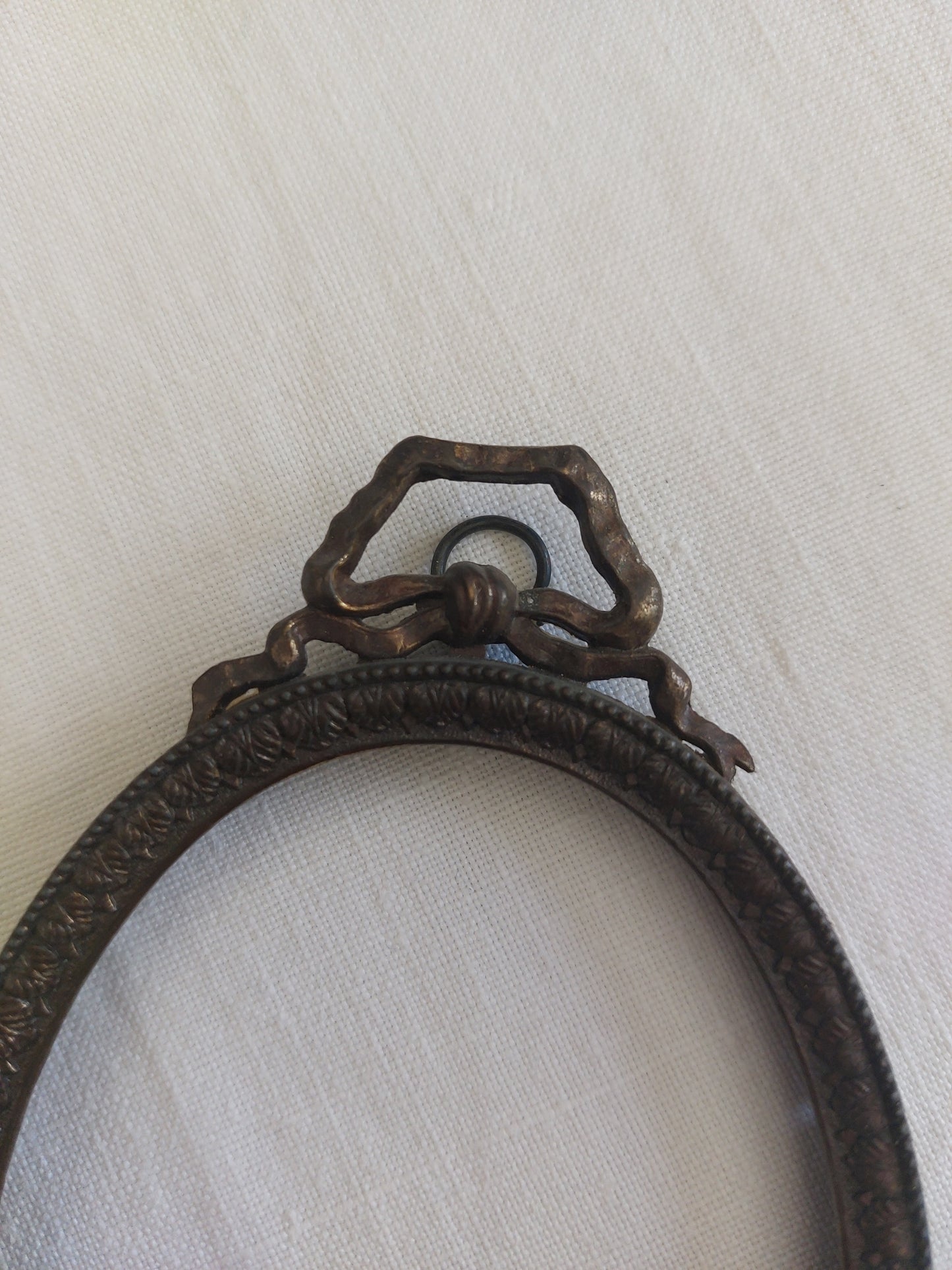Cadre médaillon de style Louis XVI